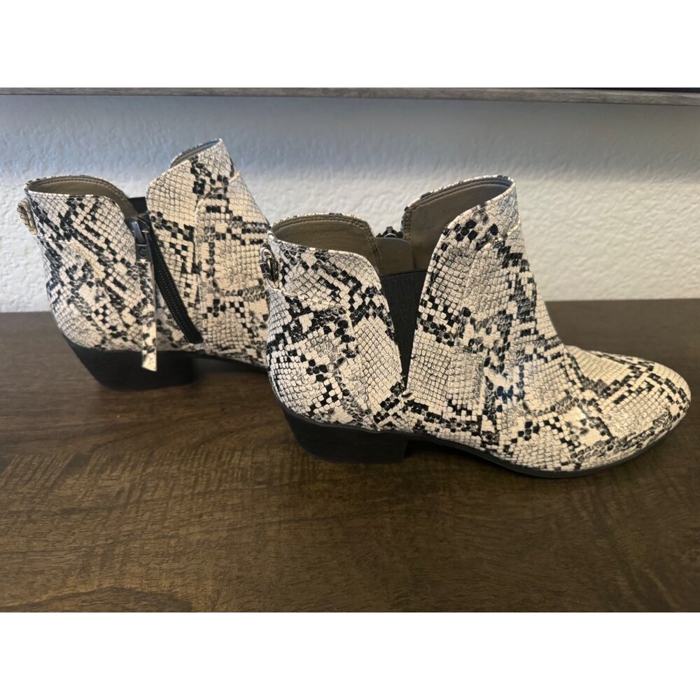 CIRCUS by SAM EDELMAN Black and Cream Snakeskin Pipper Ankle Boots - Size 8.5 - Picture 3 of 5